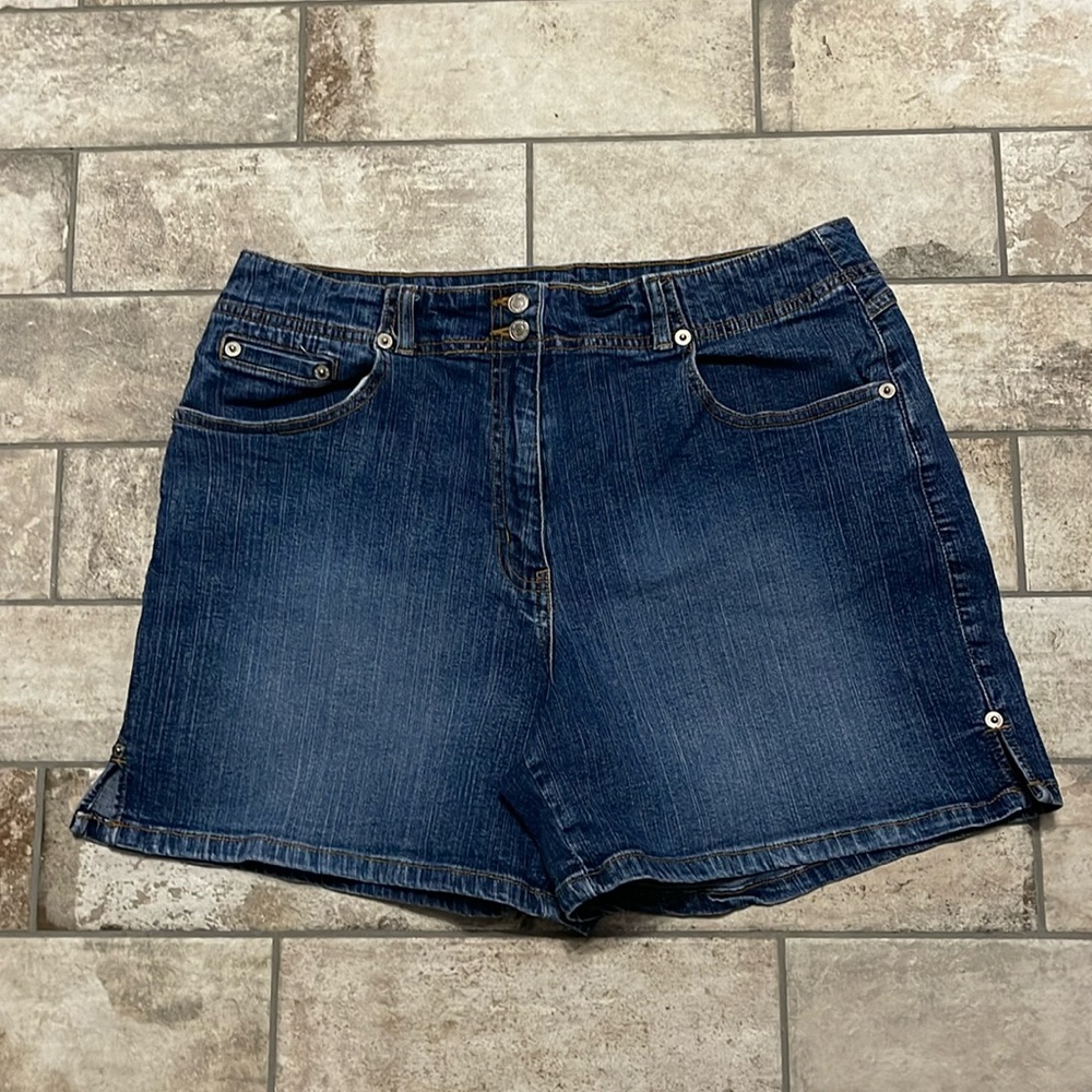 St. John's Bay Blue Jean Stretch Shorts, 14